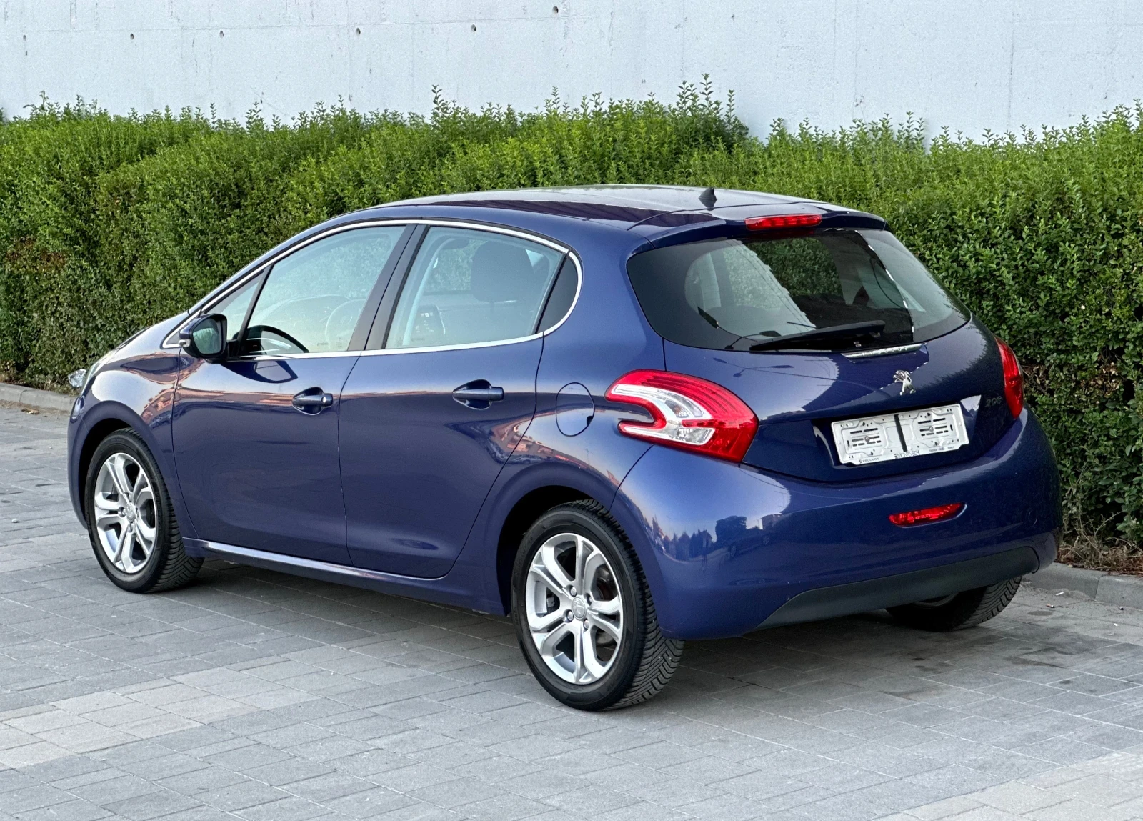 Peugeot 208 РЕАЛНИ 112 000КМ! ALLURE, FULL, TOP!!! - изображение 3