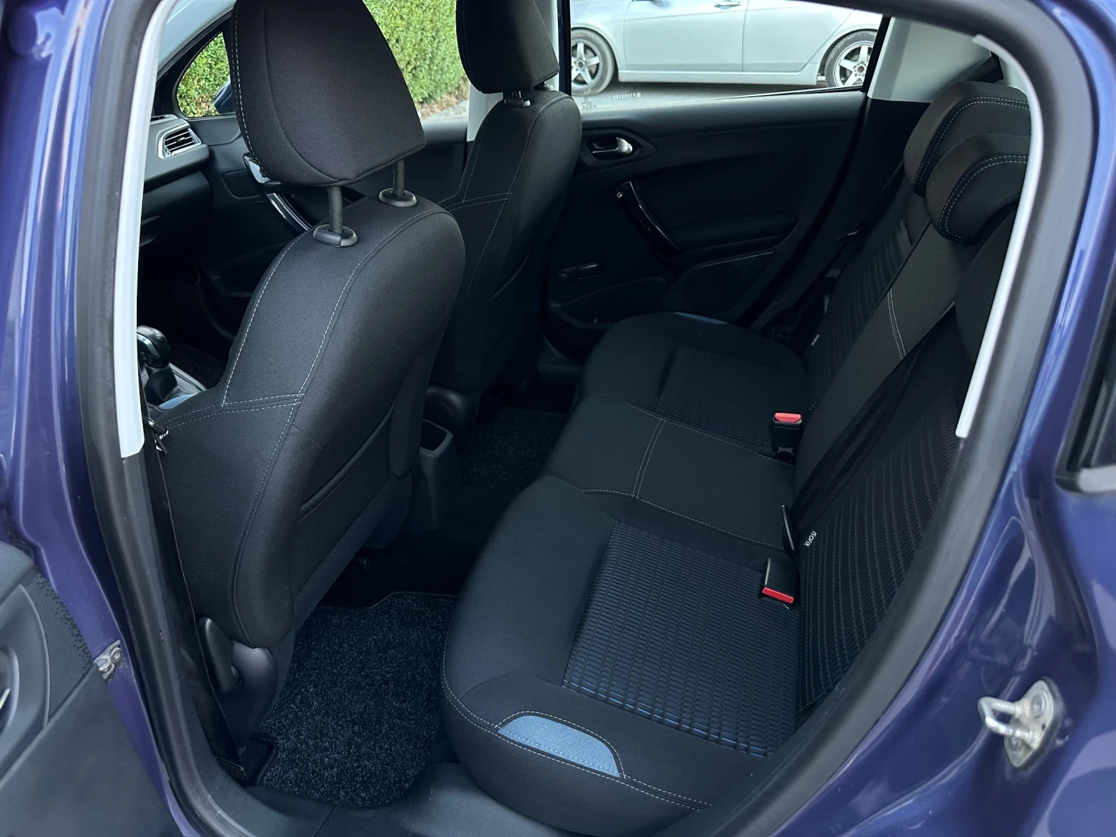 Peugeot 208 РЕАЛНИ 112 000КМ! ALLURE, FULL, TOP!!! - изображение 8