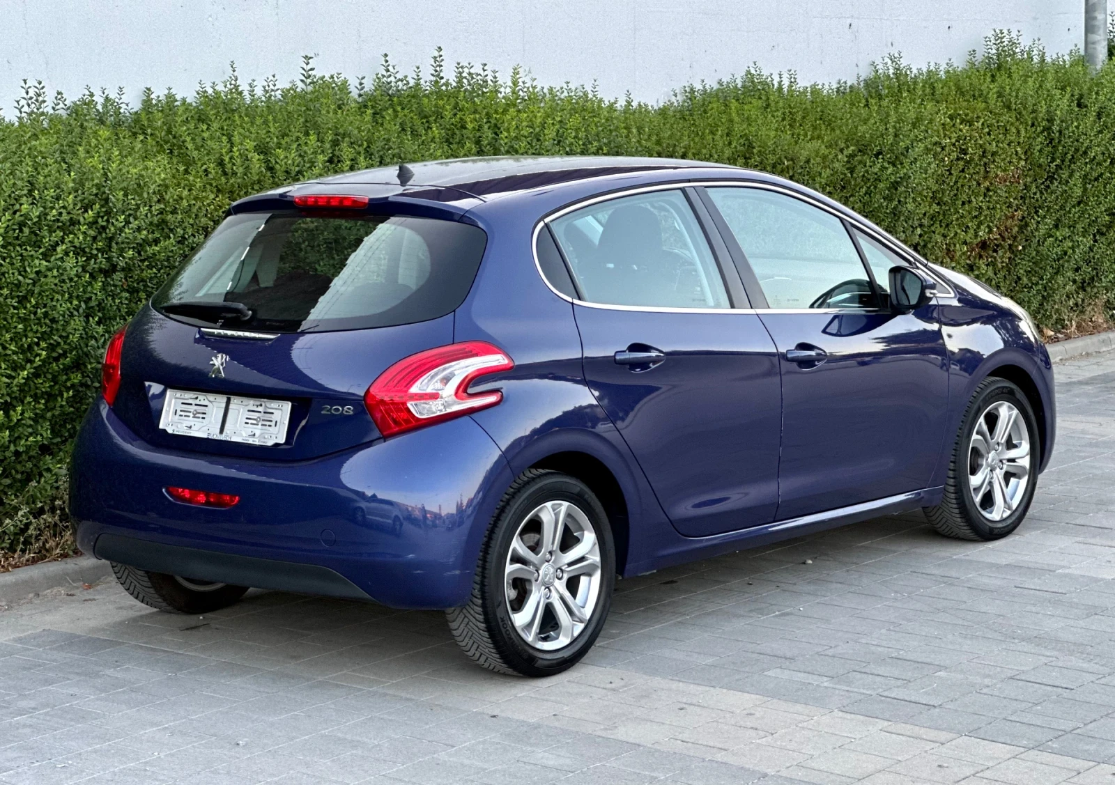 Peugeot 208 РЕАЛНИ 112 000КМ! ALLURE, FULL, TOP!!! - изображение 4