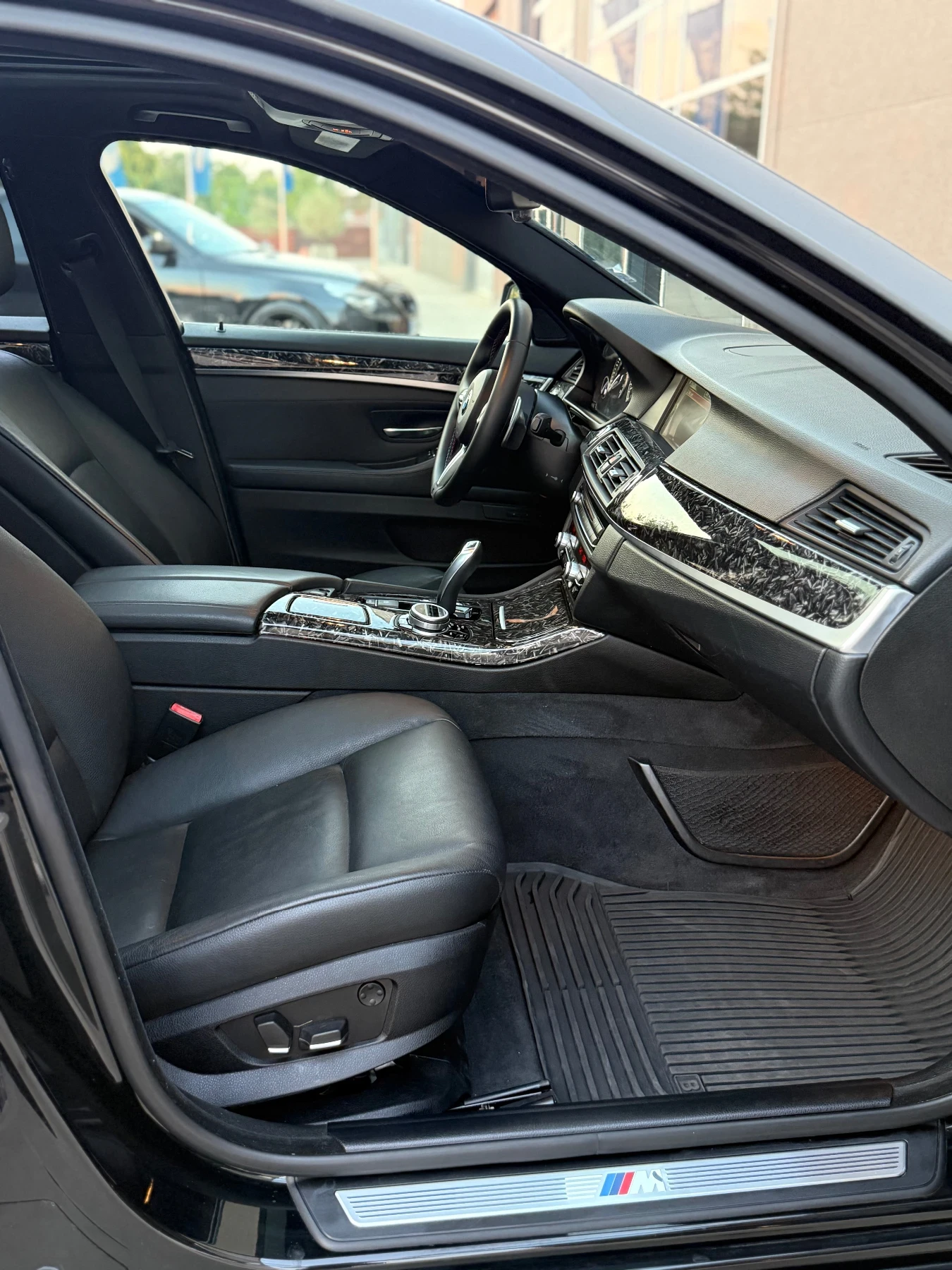 BMW 535 Сервизна история* HeadUp* Keyless* Шибидах* M-pack - изображение 9