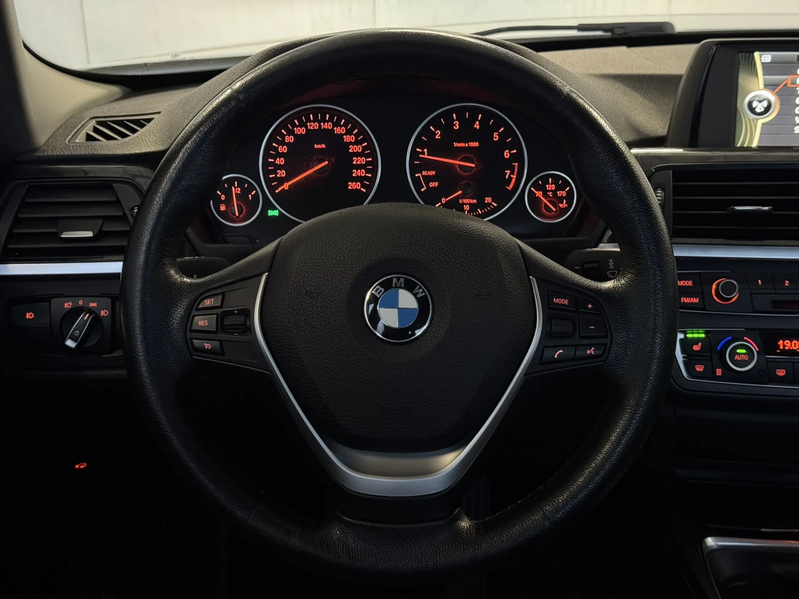 BMW 320 i xDrive  | Mobile.bg   11