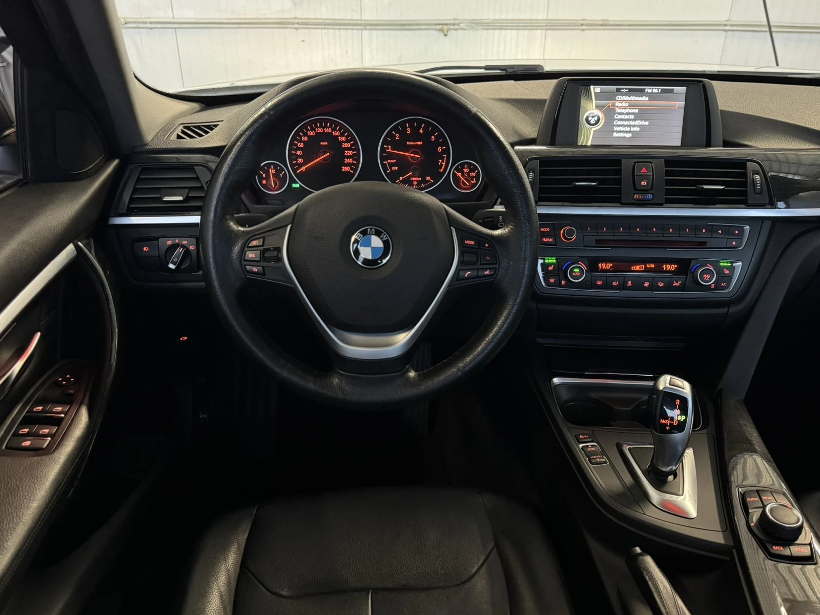 BMW 320 i xDrive  - изображение 8