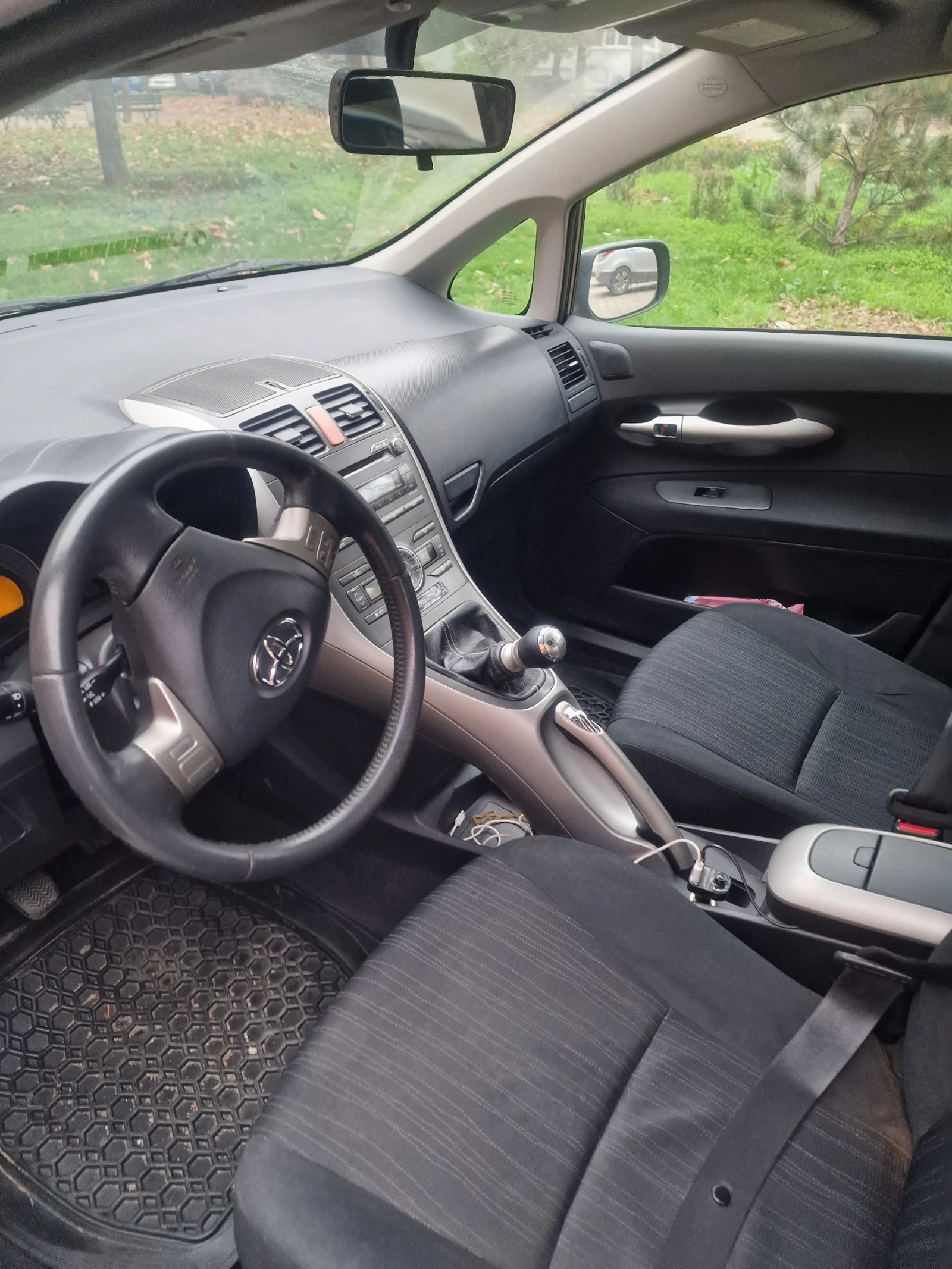 Toyota Auris 2, 0 126кс, снимка 5 - Автомобили и джипове - 54258726