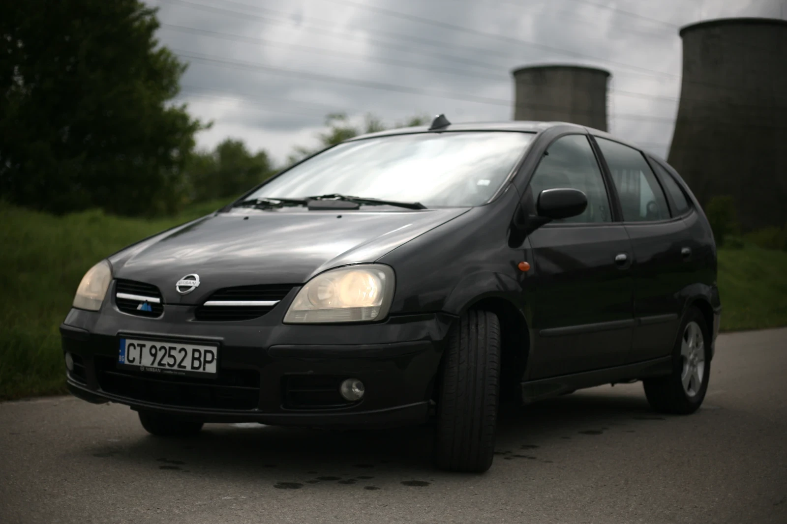Nissan Almera tino, снимка 6 - Автомобили и джипове - 54376742