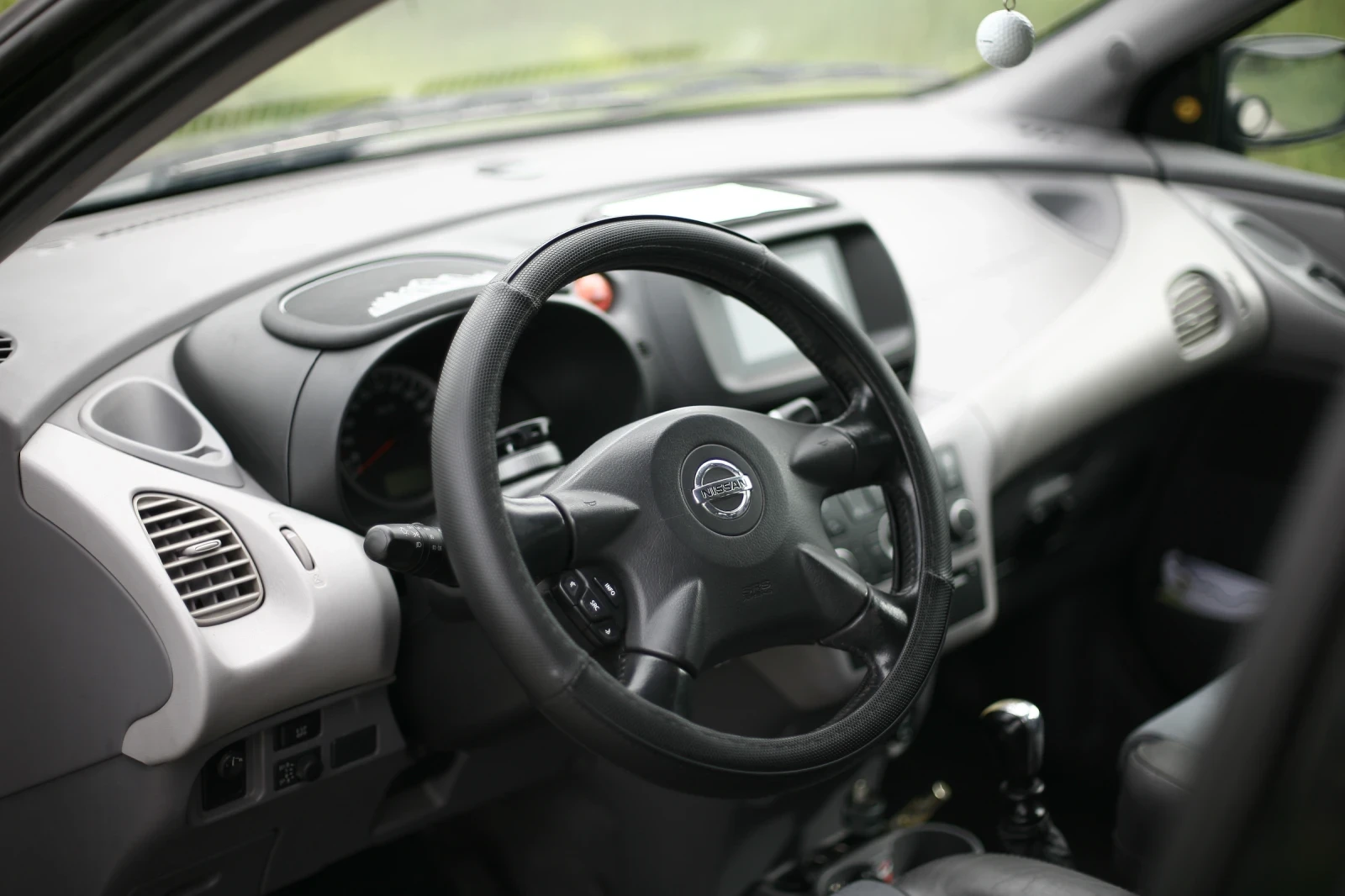 Nissan Almera tino, снимка 11 - Автомобили и джипове - 54376742