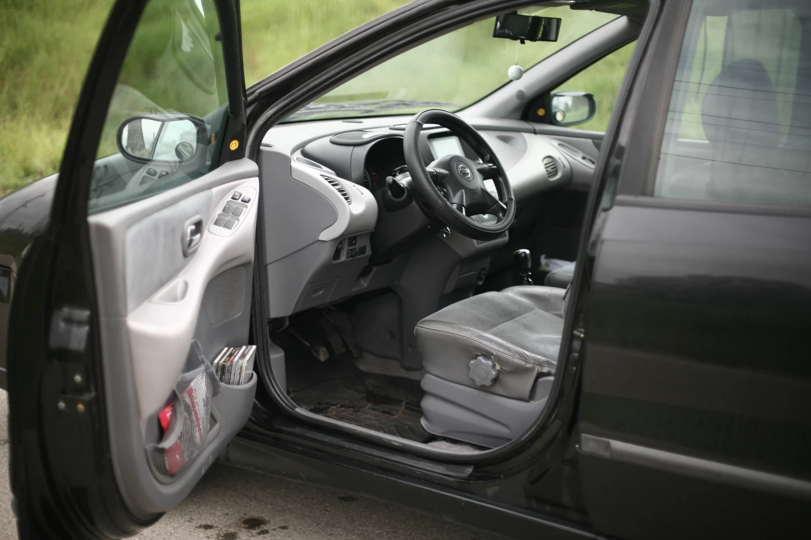 Nissan Almera tino, снимка 8 - Автомобили и джипове - 54376742