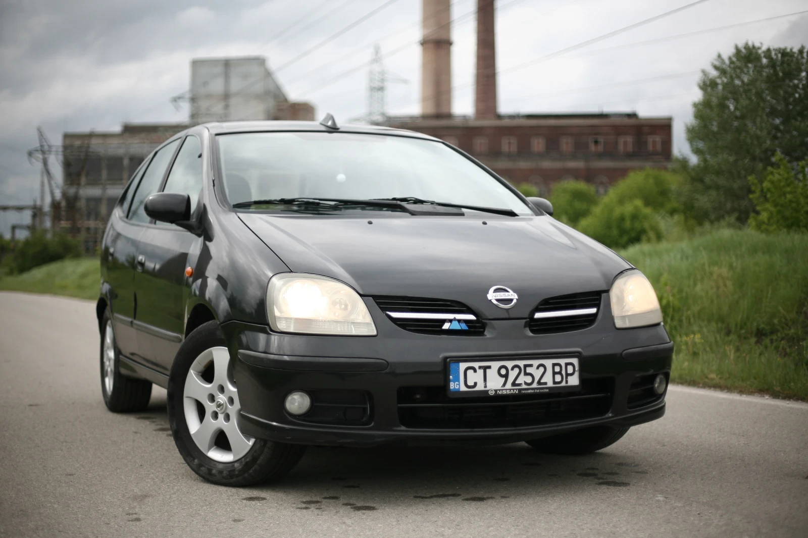 Nissan Almera tino, снимка 7 - Автомобили и джипове - 54376742