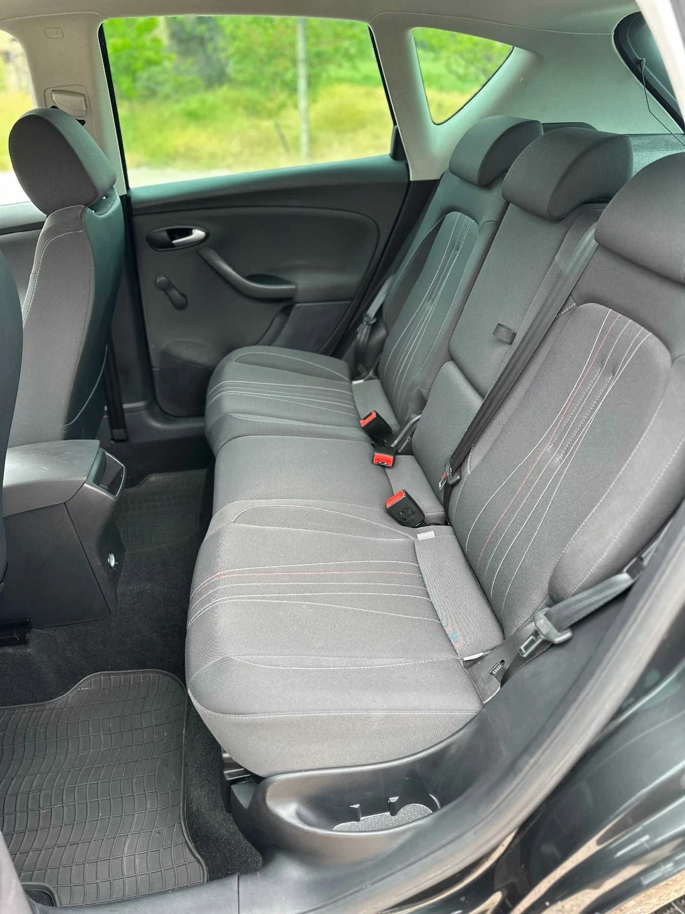 Seat Altea 1.6 TDI 90кс. Common rail, снимка 9 - Автомобили и джипове - 54490468
