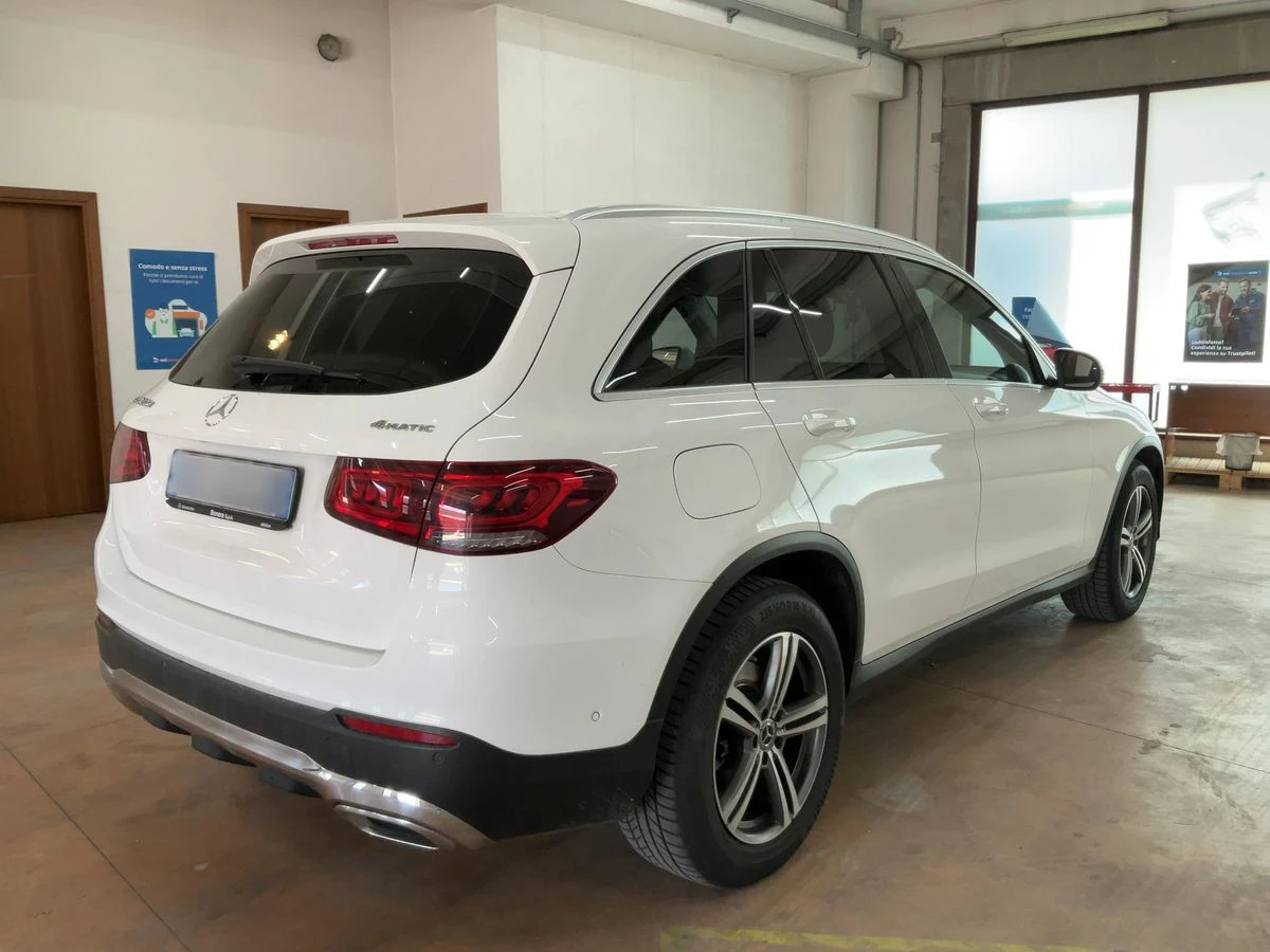 Mercedes-Benz GLC 200 d* FACELIFT* Sport, снимка 4 - Автомобили и джипове - 54724909
