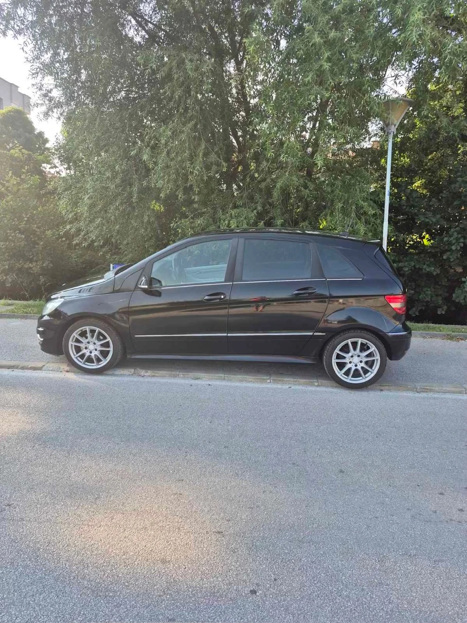Mercedes-Benz B 180, снимка 5 - Автомобили и джипове - 55588673