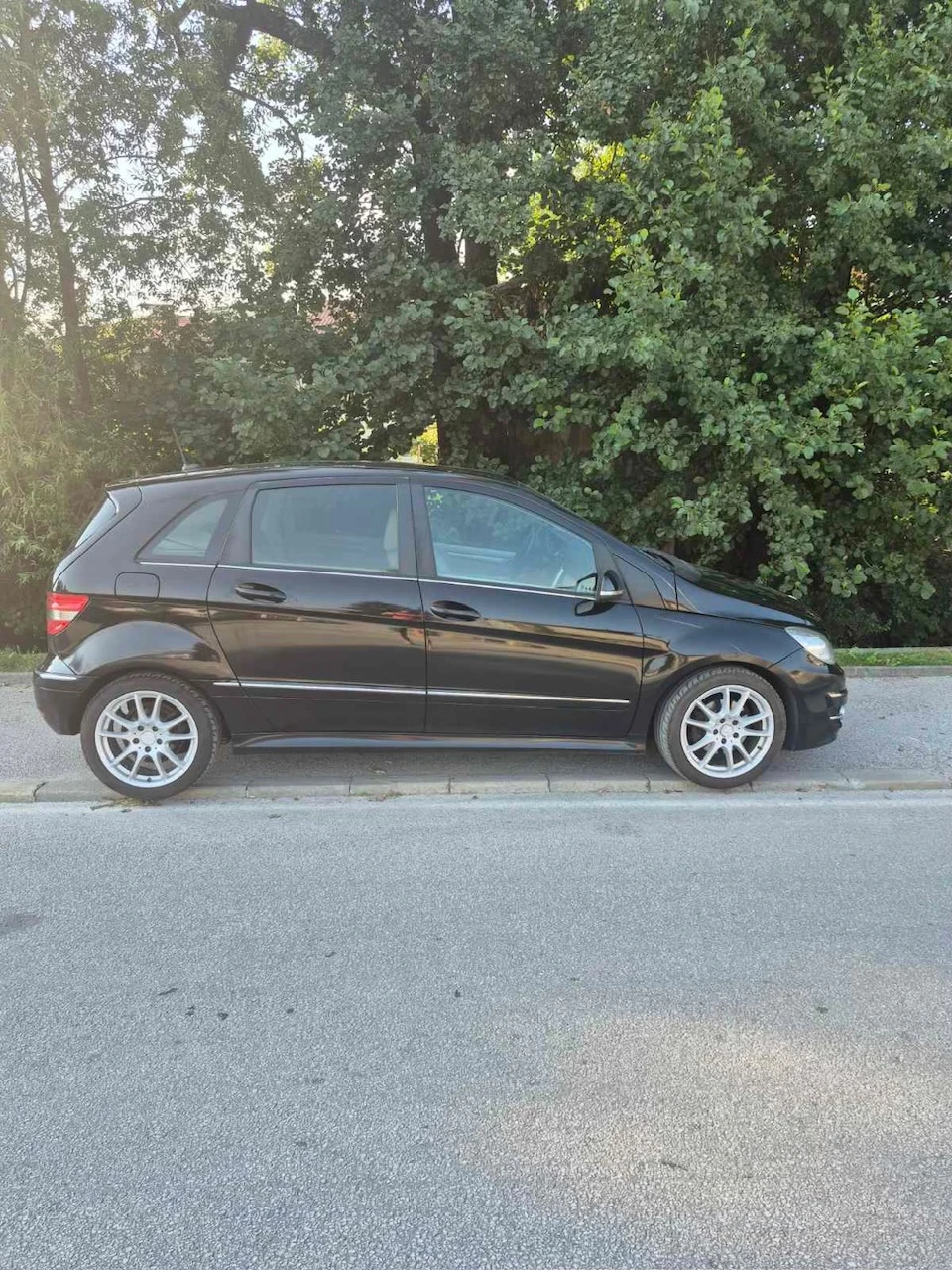 Mercedes-Benz B 180, снимка 2 - Автомобили и джипове - 55588673