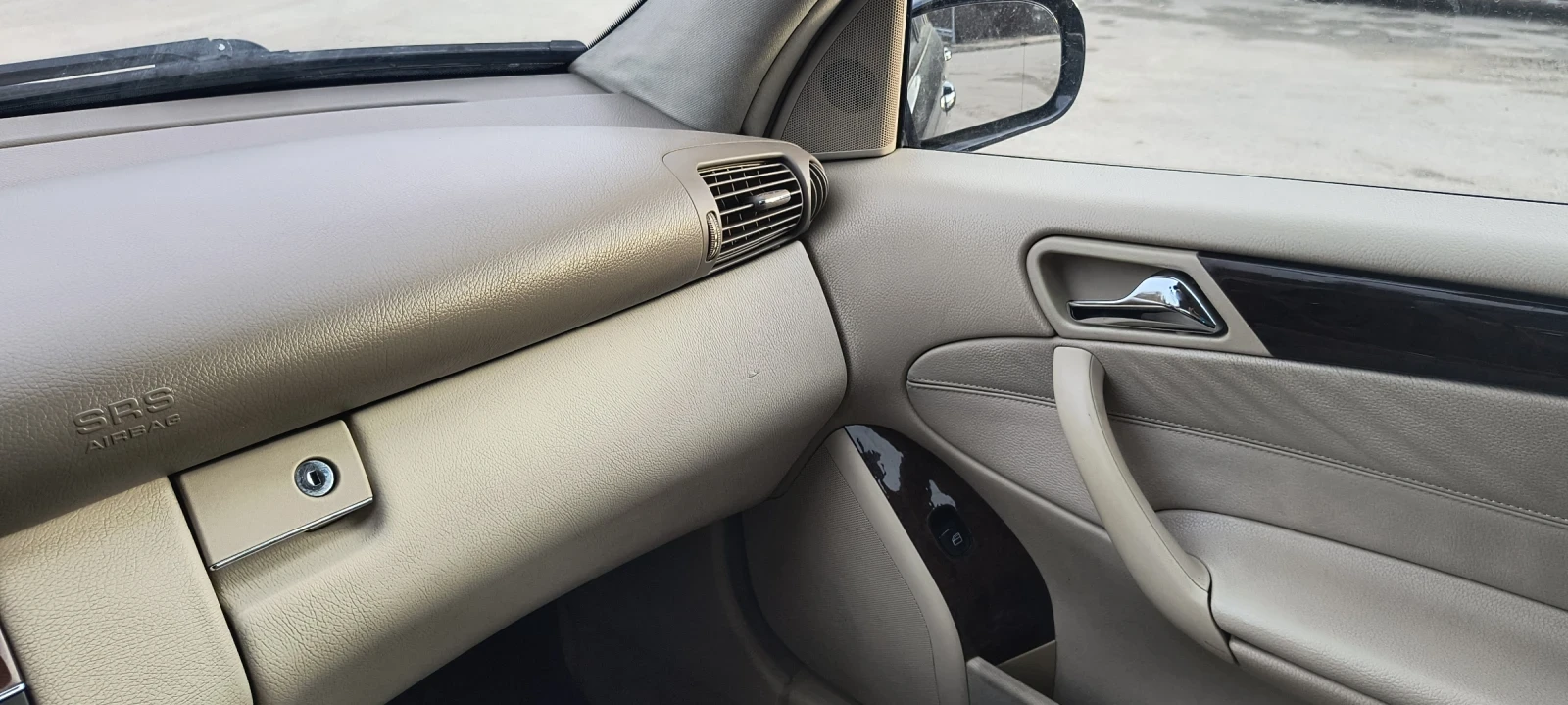 Mercedes-Benz 220 Комби , снимка 11 - Автомобили и джипове - 55700336