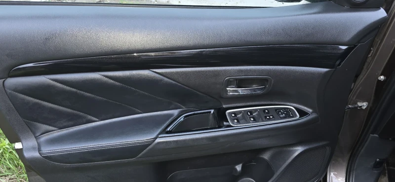Mitsubishi Outlander 2.0 Plug-in Hibrid, снимка 11 - Автомобили и джипове - 52841981