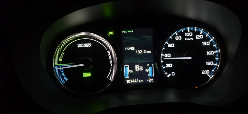 Mitsubishi Outlander 2.0 Plug-in Hibrid, снимка 15 - Автомобили и джипове - 52841981