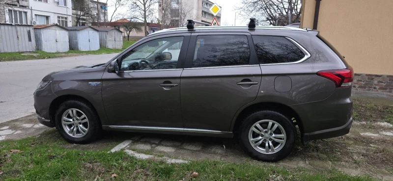 Mitsubishi Outlander 2.0 Plug-in Hibrid, снимка 4 - Автомобили и джипове - 52841981