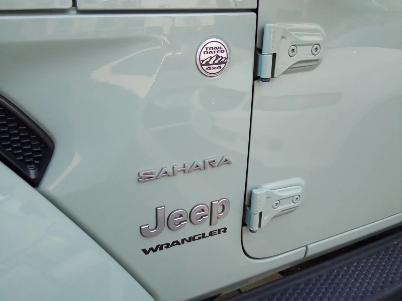 Jeep Wrangler Unlimited Sahara 4D Utility 4WD, снимка 7 - Автомобили и джипове - 54645519