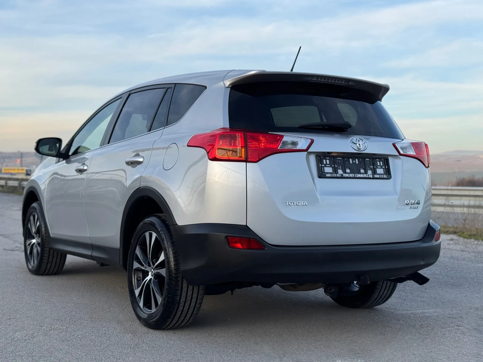 Toyota Rav4 2.2-d4d-135.000km-ORIGINAL-LED-NAVI-KAMERA-KEYLES - изображение 4