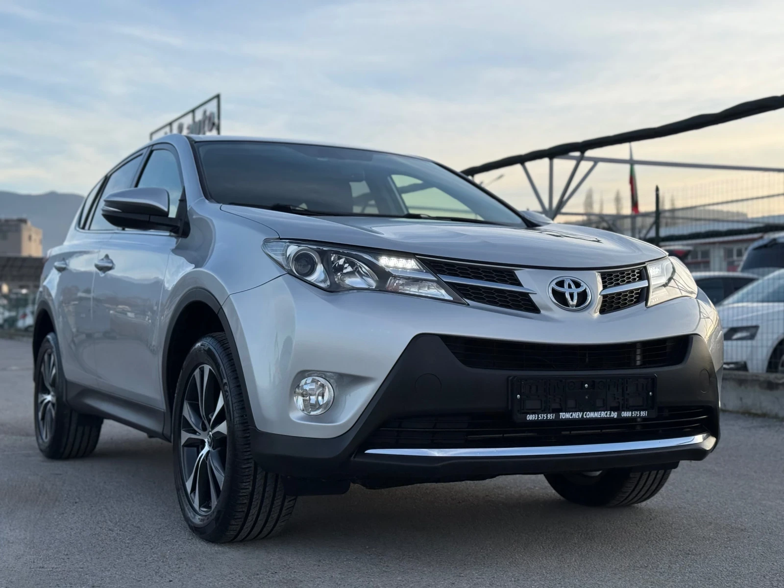 Toyota Rav4 2.2-d4d-135.000km-ORIGINAL-LED-NAVI-KAMERA-KEYLES | Mobile.bg � ����������� 1