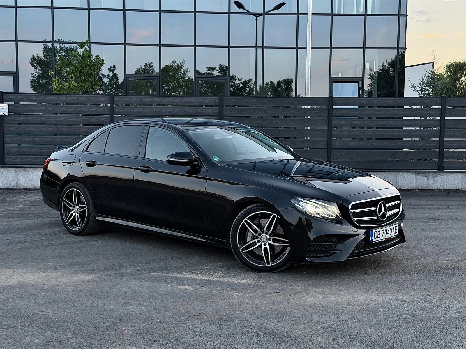 Mercedes-Benz E 350 Digital AMG ОБСЛУЖЕН БАРТЕР ЛИЗИНГ, снимка 5 - Автомобили и джипове - 56185329