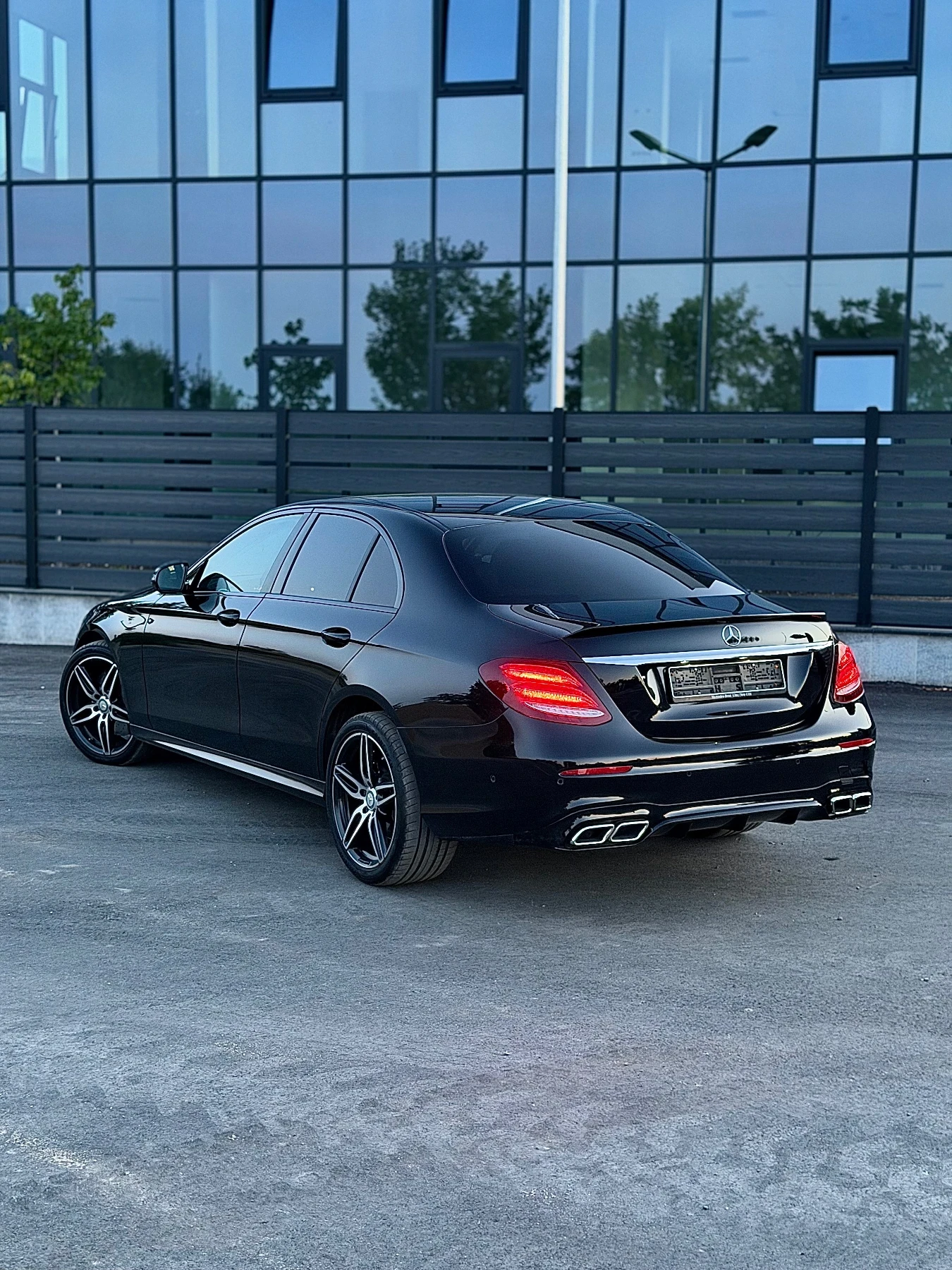 Mercedes-Benz E 350 Digital AMG ОБСЛУЖЕН БАРТЕР ЛИЗИНГ, снимка 8 - Автомобили и джипове - 56185329