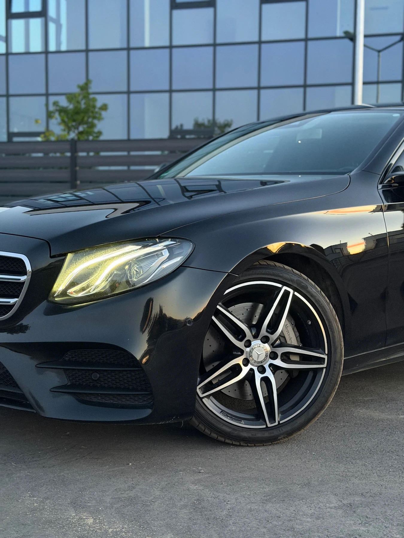 Mercedes-Benz E 350 Digital AMG ОБСЛУЖЕН БАРТЕР ЛИЗИНГ, снимка 11 - Автомобили и джипове - 56185329
