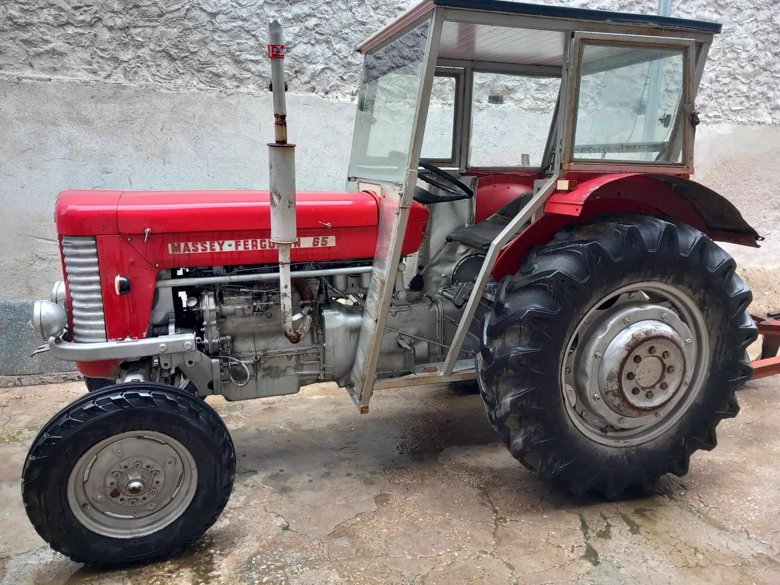 Трактор Massey 65