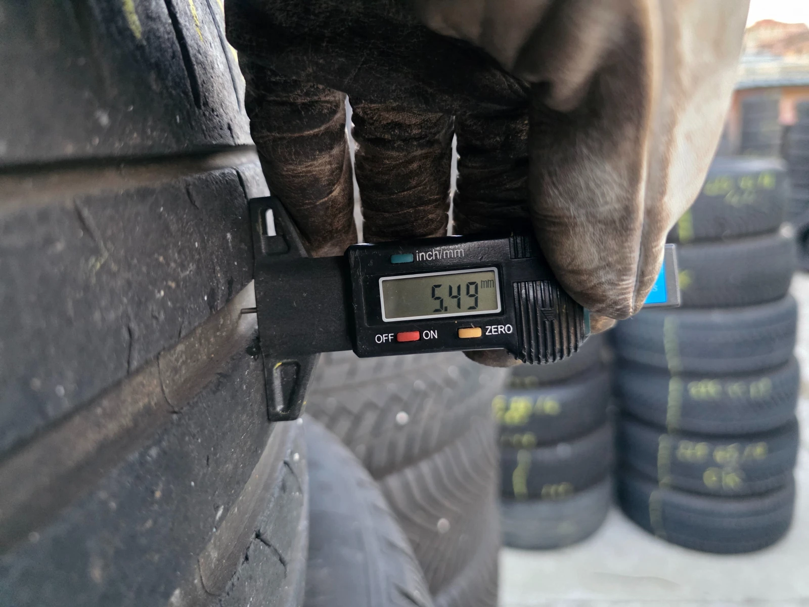 Гуми Летни 275/35R20, снимка 4 - Гуми и джанти - 54731248