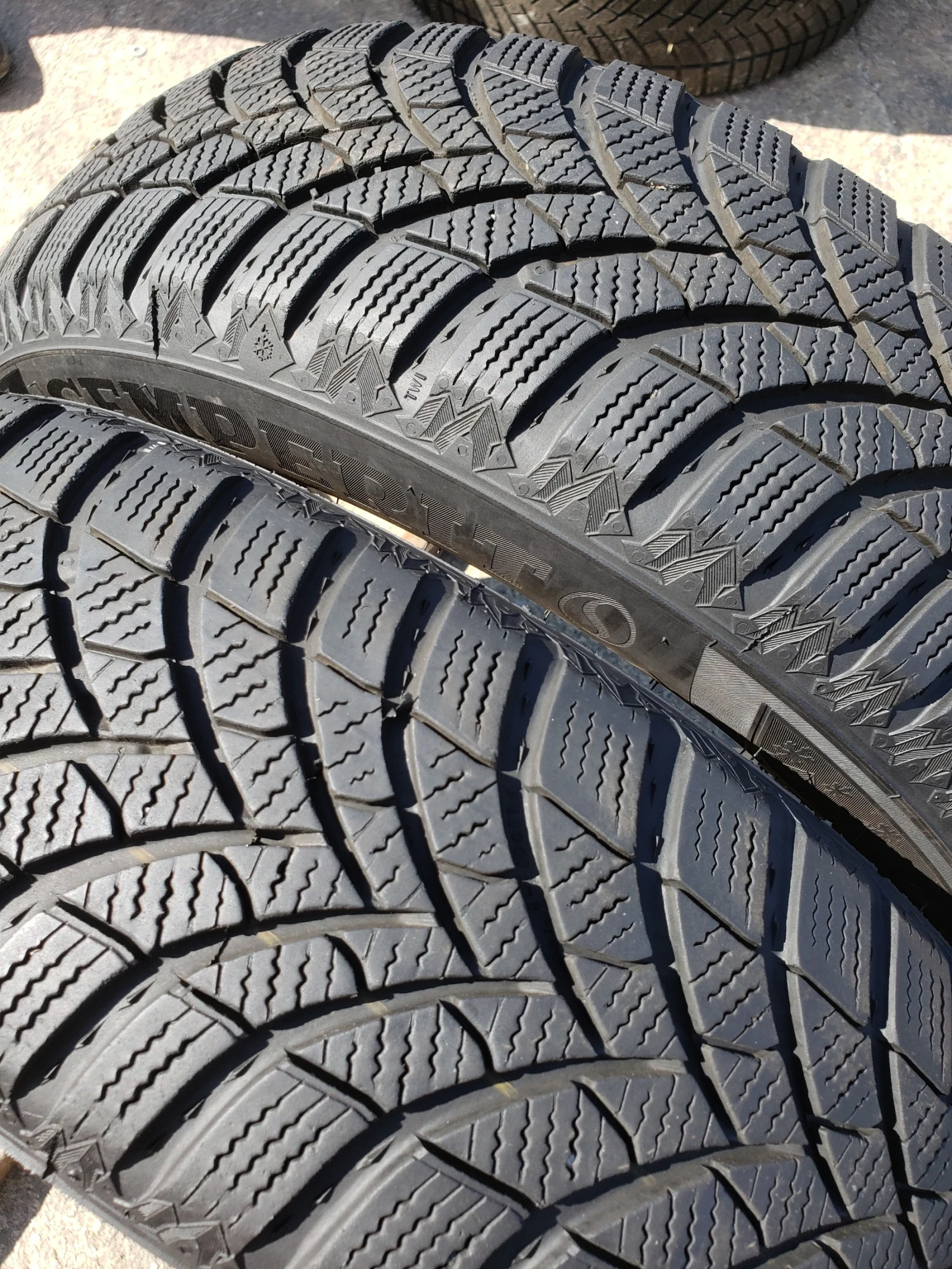 Гуми Зимни 165/65R15, снимка 4 - Гуми и джанти - 56196831