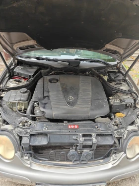 Mercedes-Benz C 200, снимка 15