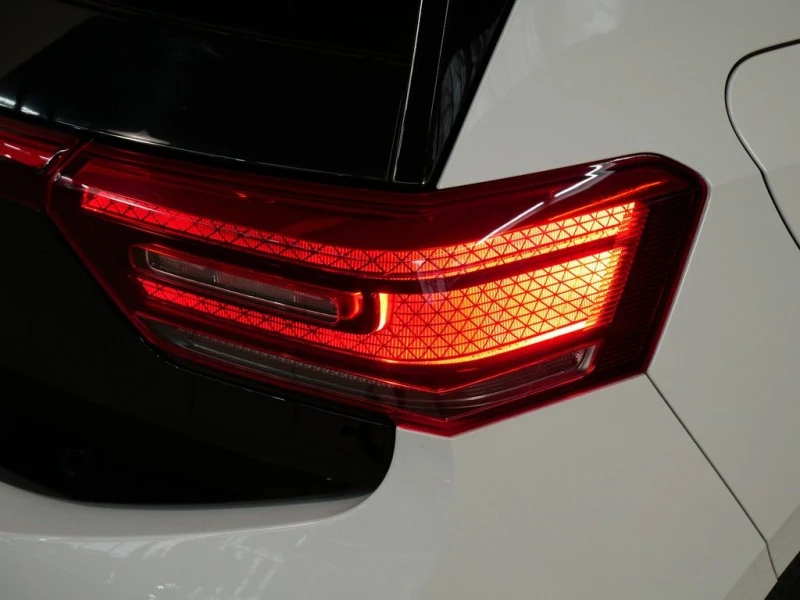 VW ID.3 PRO-PERFORMANCE/204HP/PANO/ACC/HUD/AMBI/273vpr, снимка 6 - Автомобили и джипове - 49930471
