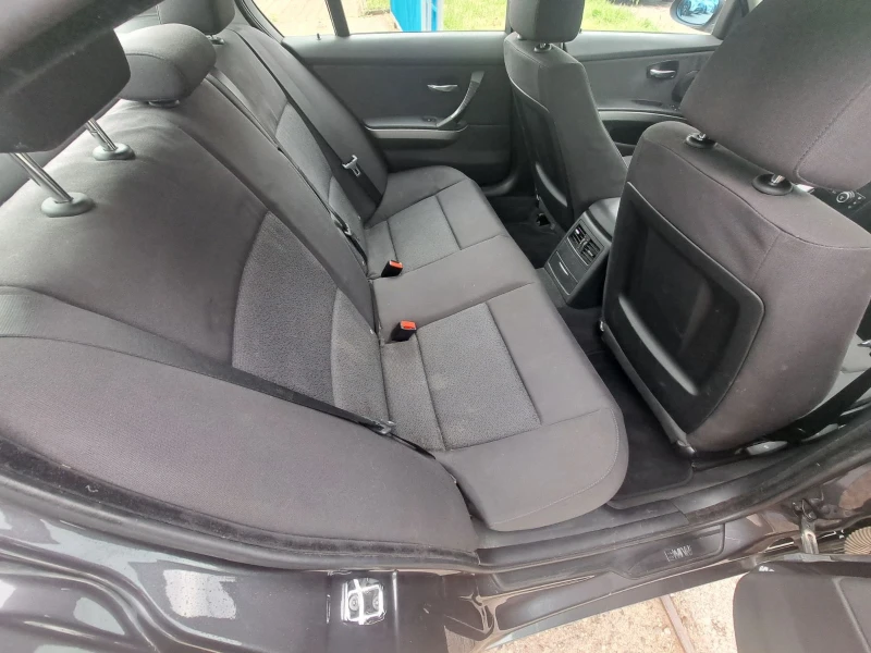 BMW 320 Diesel AUTO, снимка 11 - Автомобили и джипове - 50605648