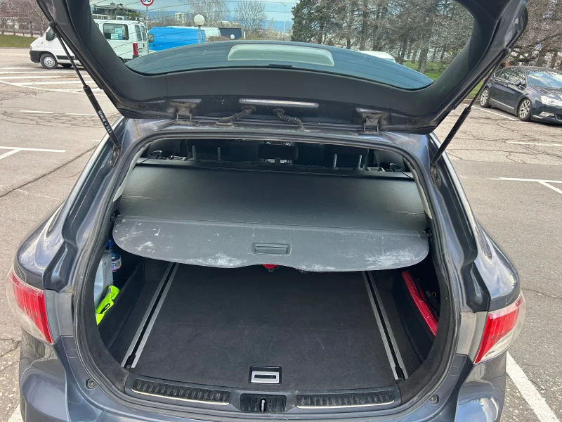 Toyota Avensis 1.8i 147кс., снимка 15 - Автомобили и джипове - 53024341