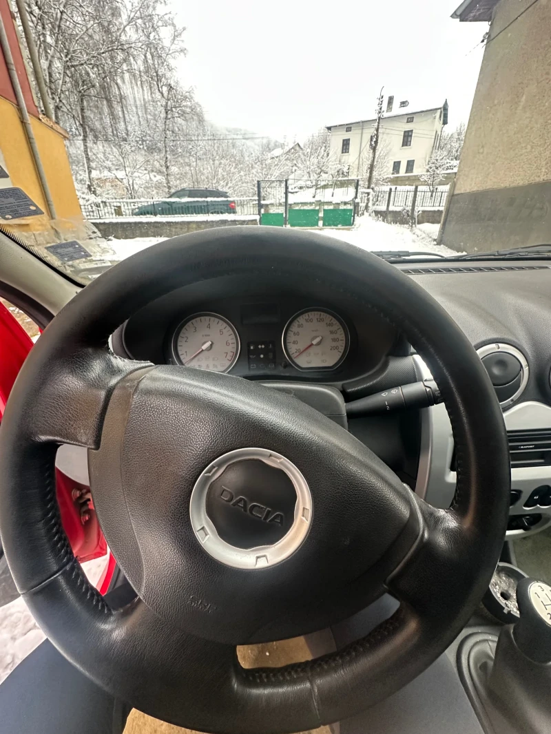 Dacia Logan 1.5, снимка 5 - Автомобили и джипове - 53574166