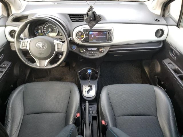 Toyota Yaris 1.5 HYBRID , снимка 4 - Автомобили и джипове - 49150036