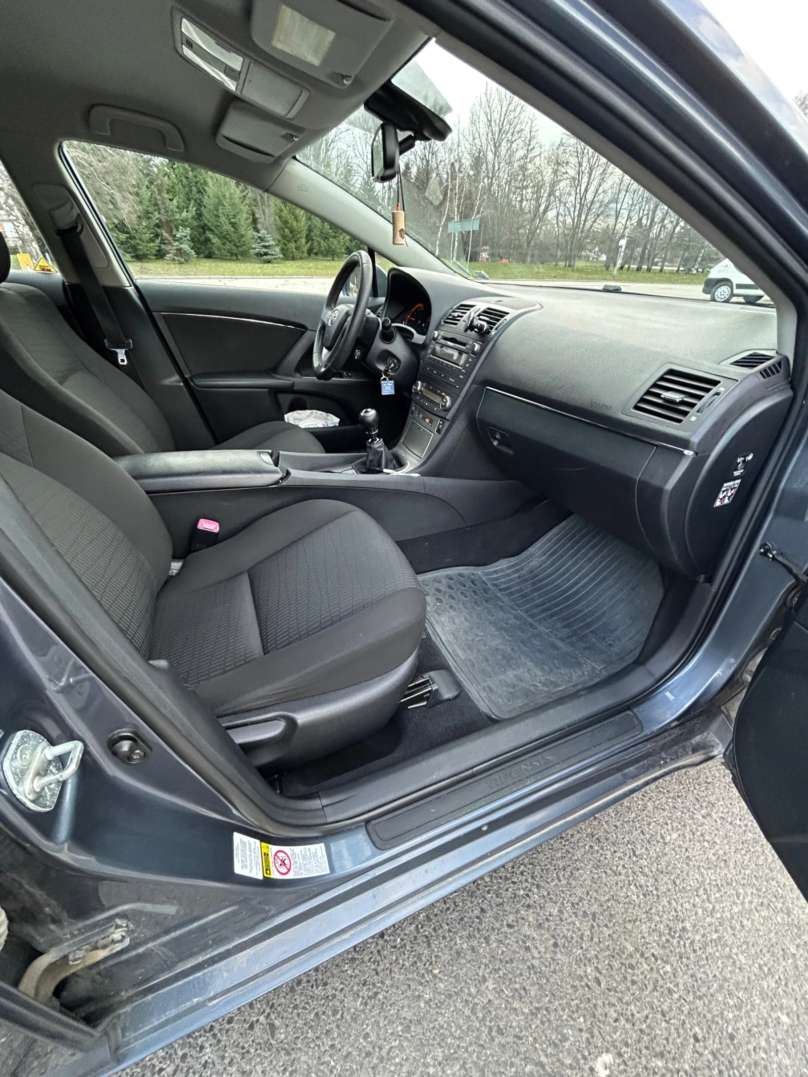 Toyota Avensis 1.8i 147кс., снимка 13 - Автомобили и джипове - 54004613