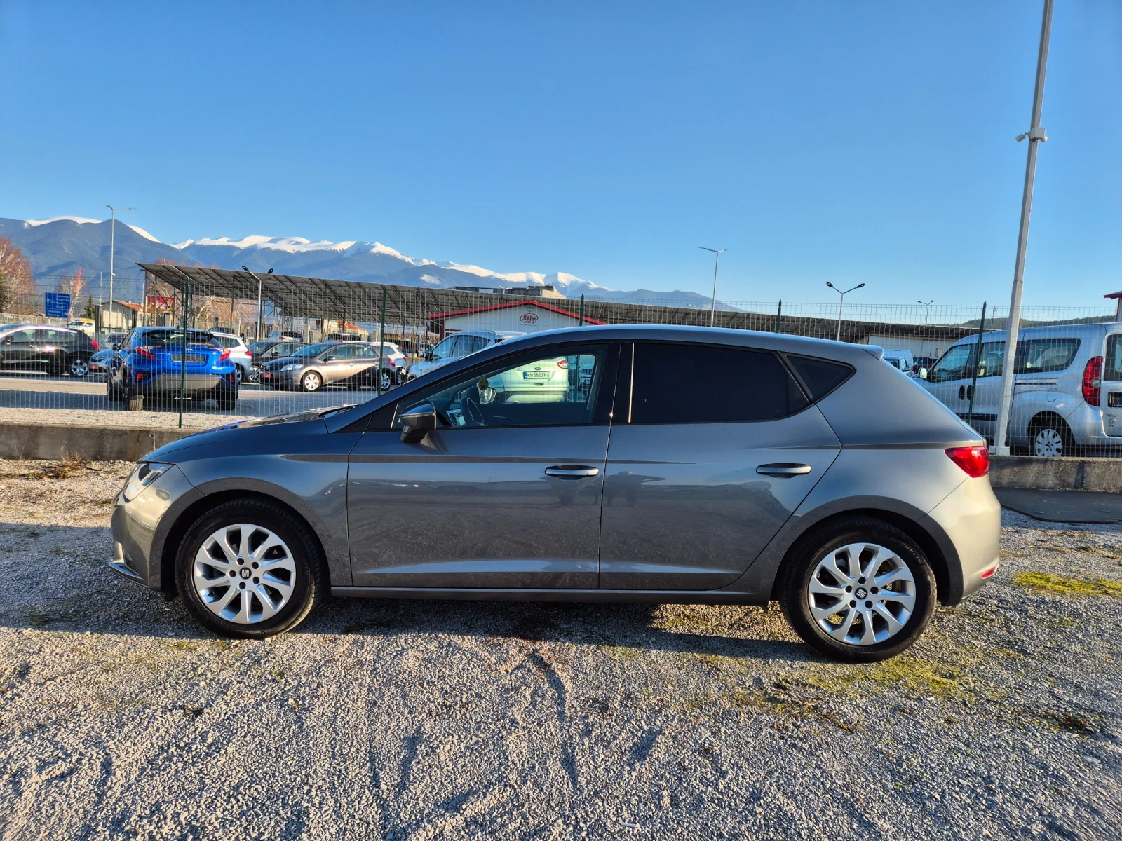 Seat Leon 1.6tdi, снимка 8 - Автомобили и джипове - 53760559