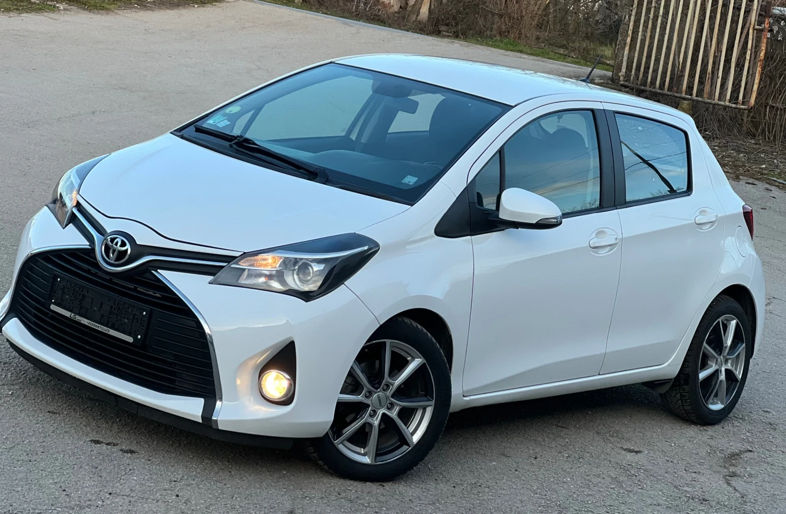 Toyota Yaris 1.4 D4D NAVI KAMERA , снимка 2 - Автомобили и джипове - 53773146