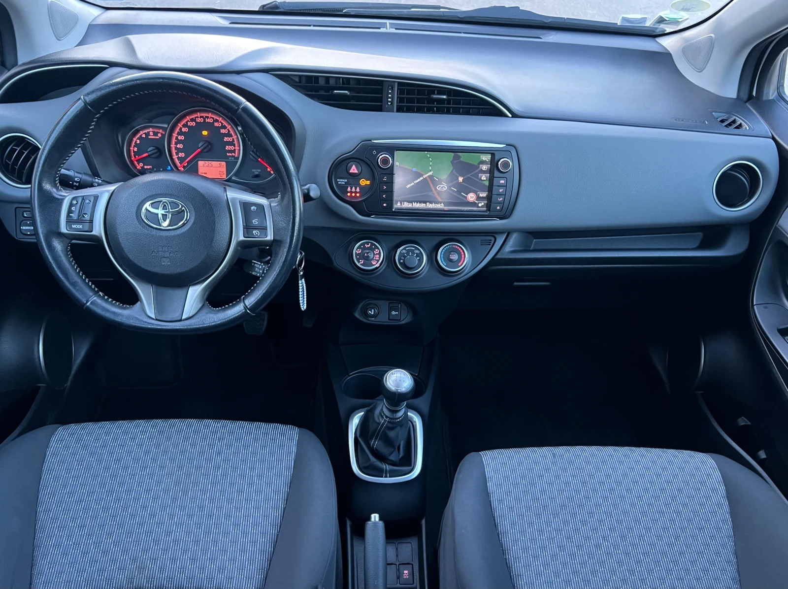 Toyota Yaris 1.4 D4D NAVI KAMERA , снимка 15 - Автомобили и джипове - 53773146