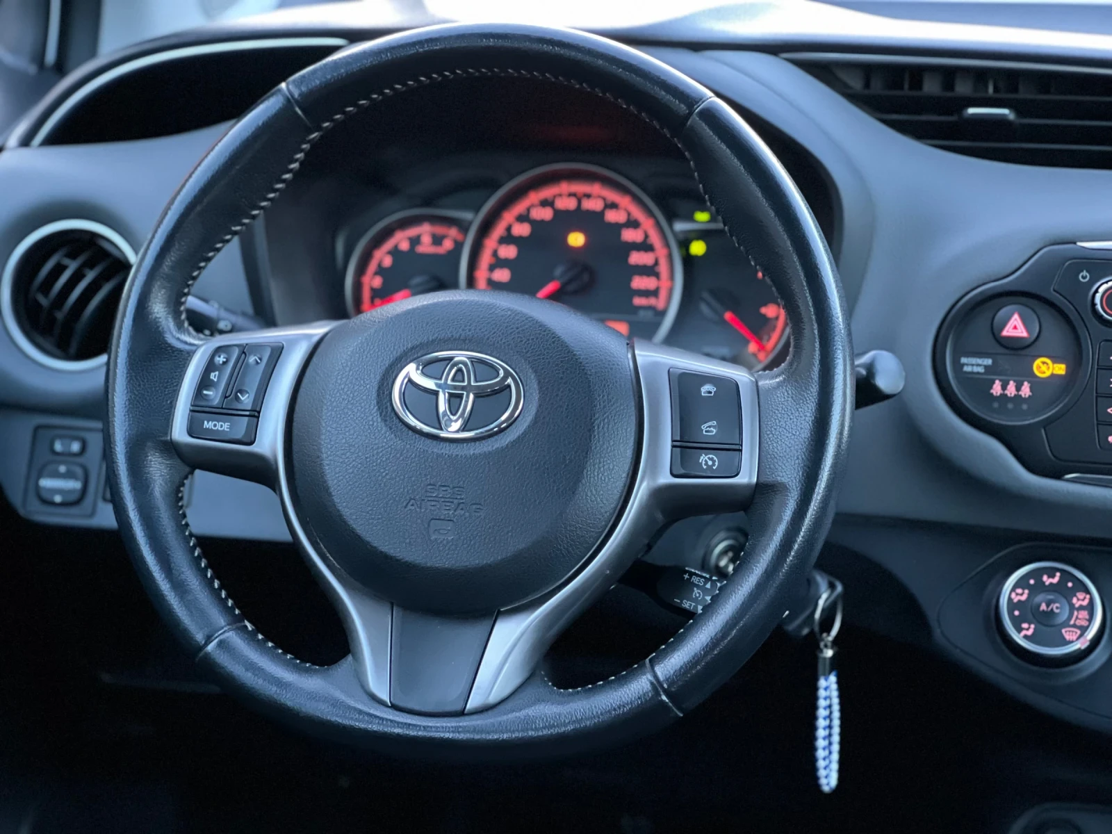 Toyota Yaris 1.4 D4D NAVI KAMERA , снимка 9 - Автомобили и джипове - 53773146