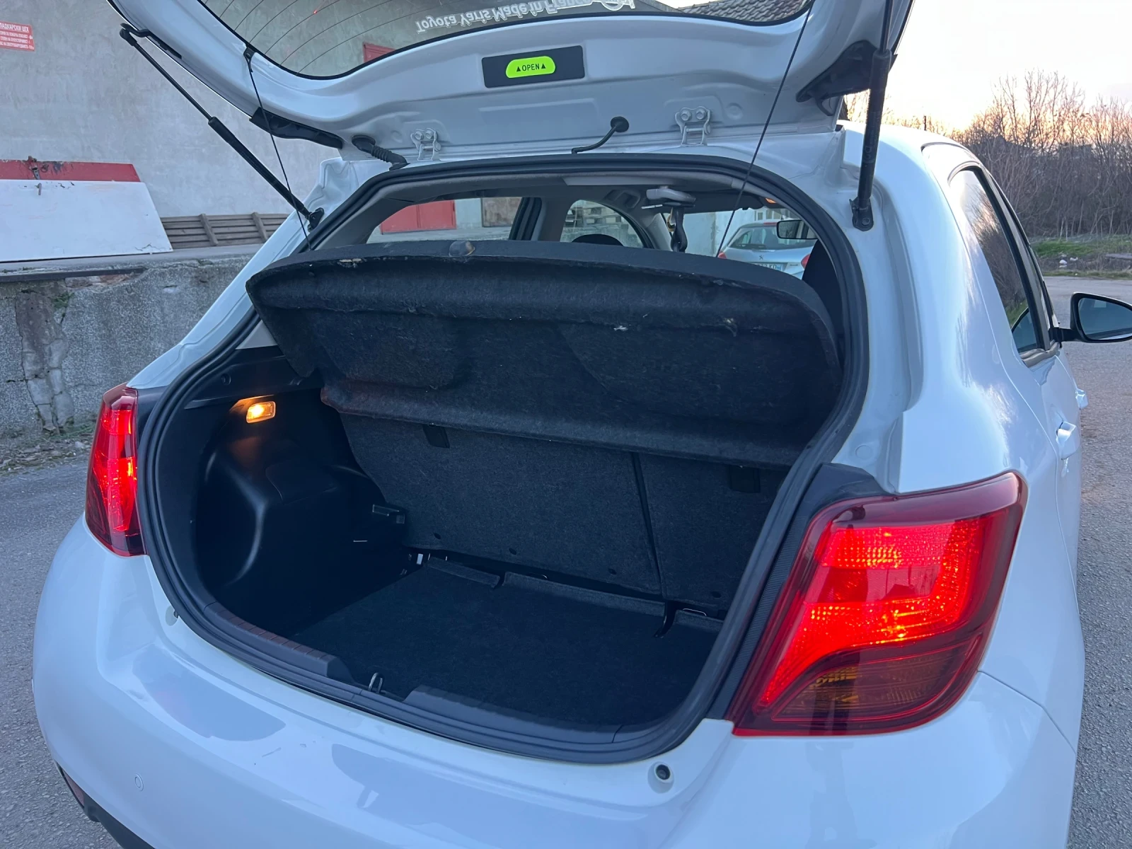 Toyota Yaris 1.4 D4D NAVI KAMERA , снимка 16 - Автомобили и джипове - 53773146