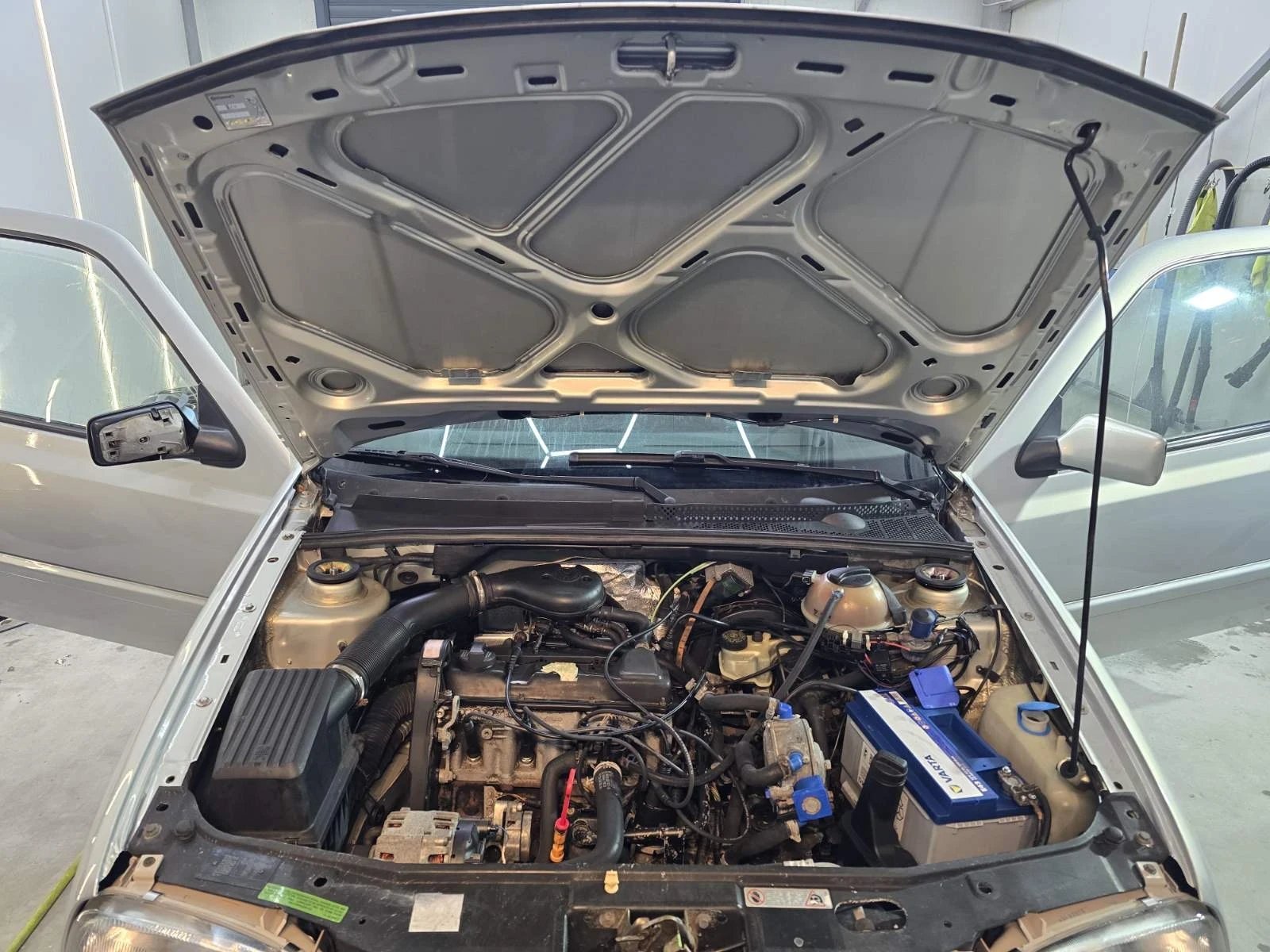 VW Golf 1.6 - АВТОМАТ, снимка 12 - Автомобили и джипове - 54379306