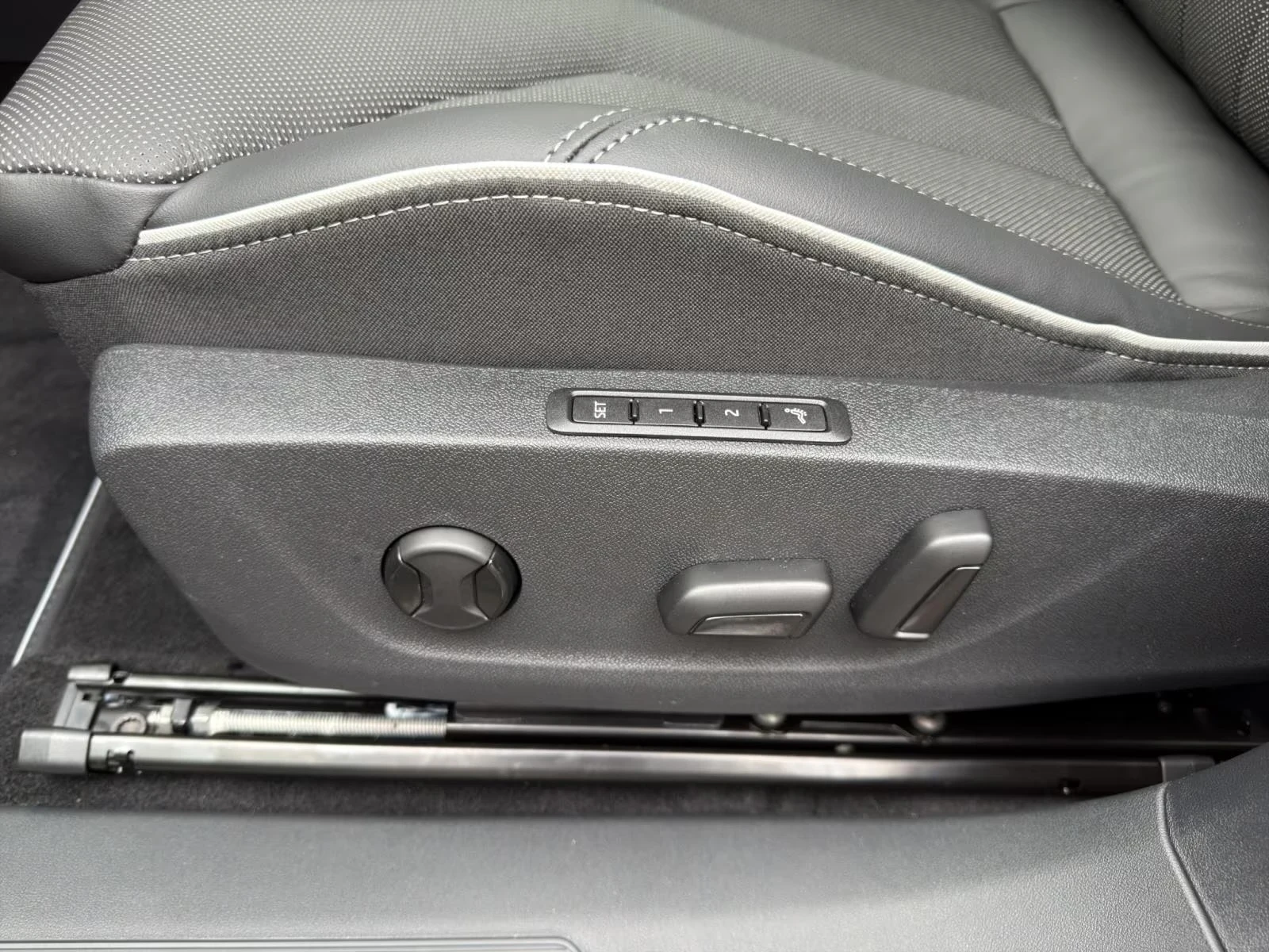 Skoda Enyaq RS FACELIFT DISTR MATRIX 360* W/P HUD PANO CANTON | Mobile.bg � ����������� 14