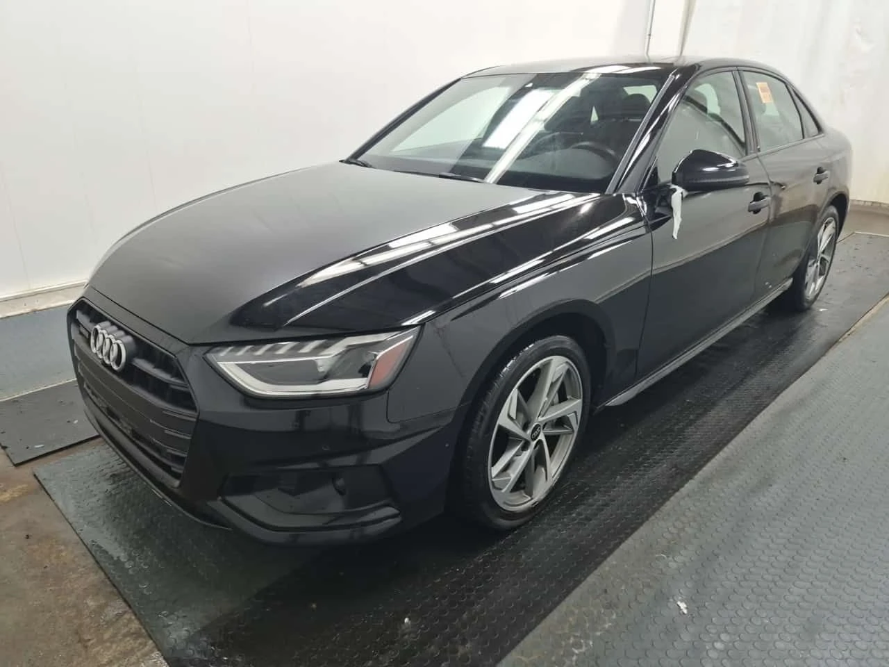 Audi A4 * KOMFORT * ДИСТРОНИК * 2 КЛЮЧА * ПОДГРЕВ