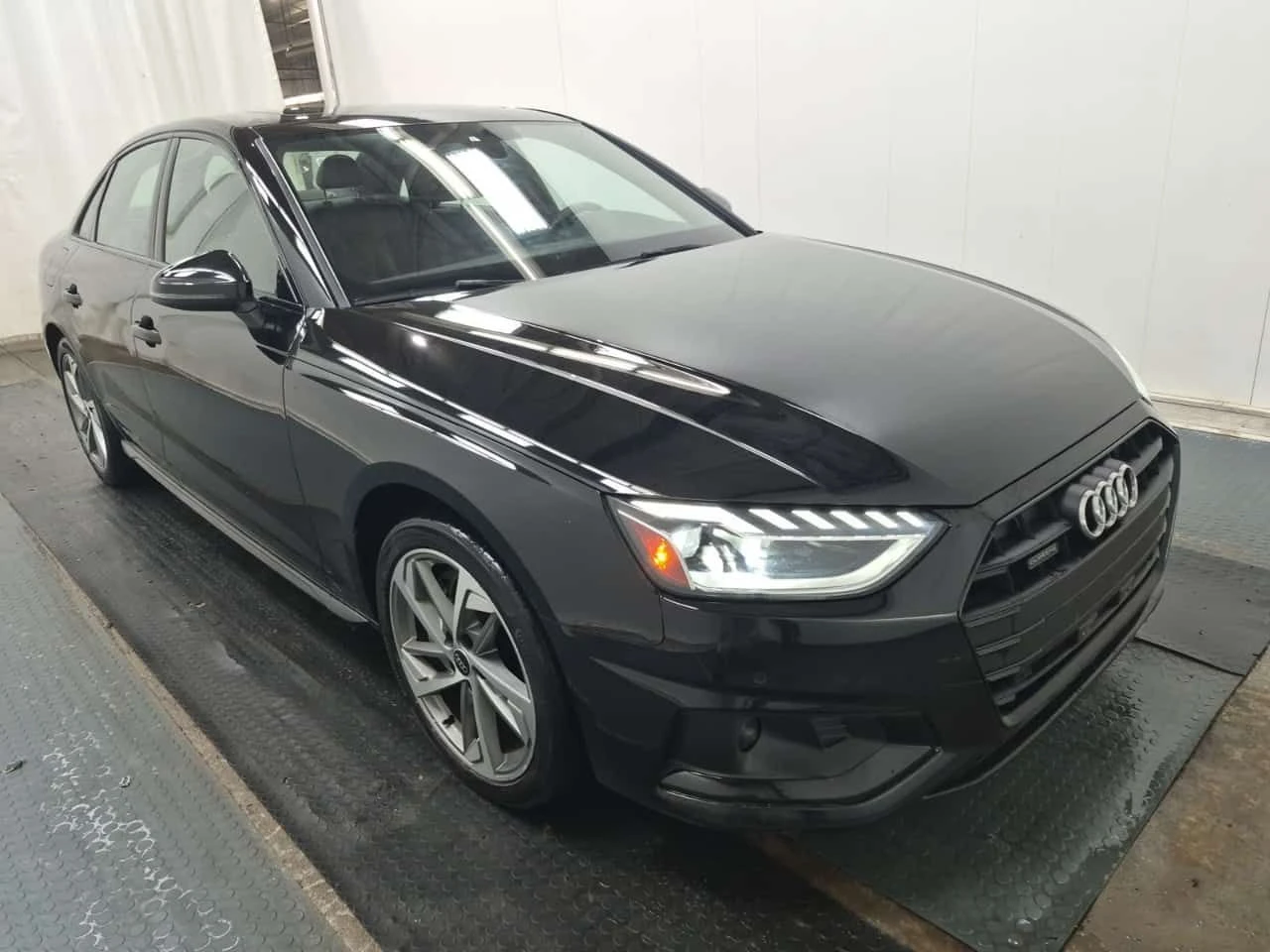 Audi A4 * KOMFORT * ДИСТРОНИК * 2 КЛЮЧА * ПОДГРЕВ, снимка 2 - Автомобили и джипове - 54612096