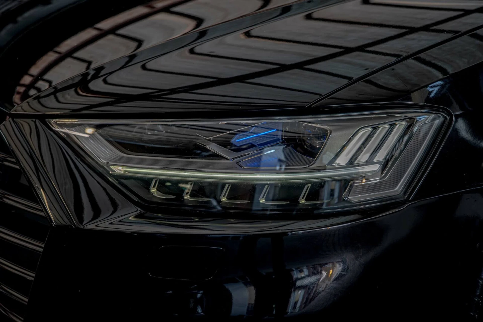 Audi S8 4.0TFSI/Bang&Olufsen/Обдухване/Камера360/HuD/Laser, снимка 4 - Автомобили и джипове - 54758337