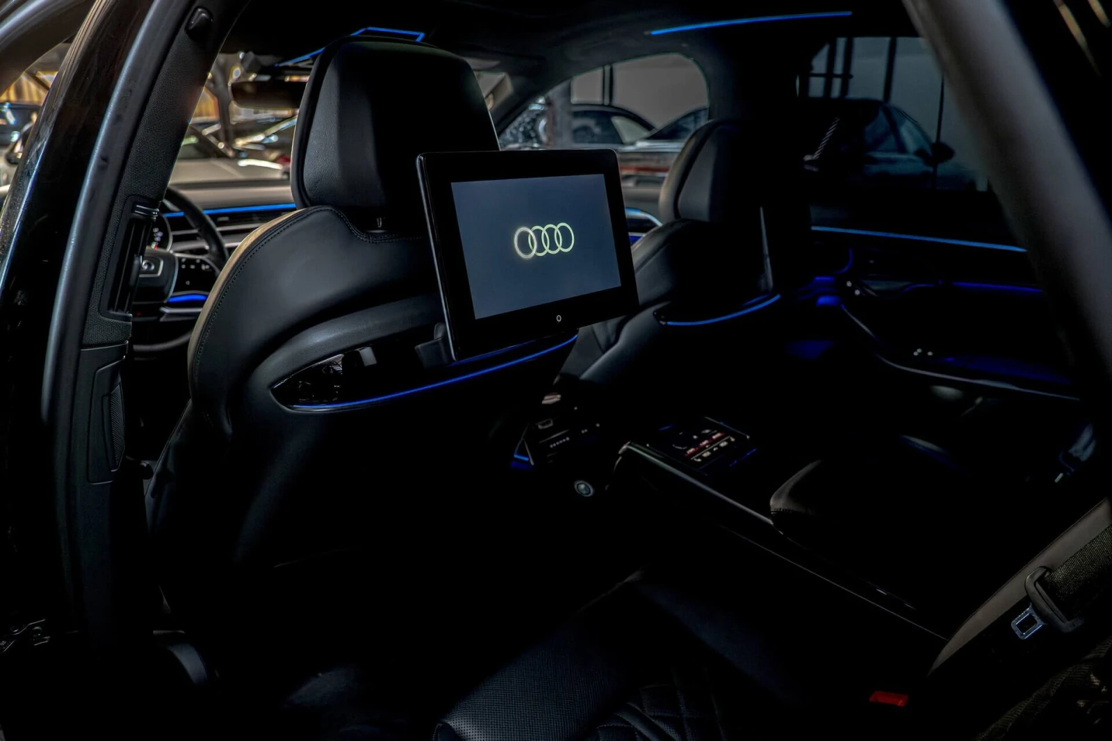 Audi S8 4.0TFSI/Bang&Olufsen/Обдухване/Камера360/HuD/Laser, снимка 9 - Автомобили и джипове - 54758337