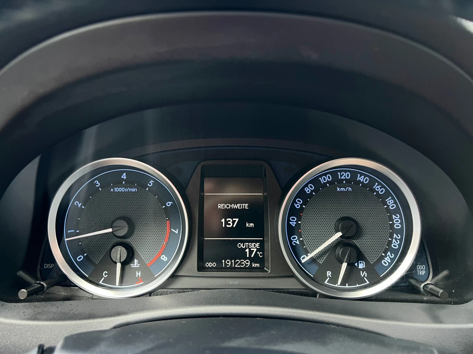 Toyota Auris 1.6i Бензин ШВЕЙЦАРИЯ, снимка 12 - Автомобили и джипове - 54786452
