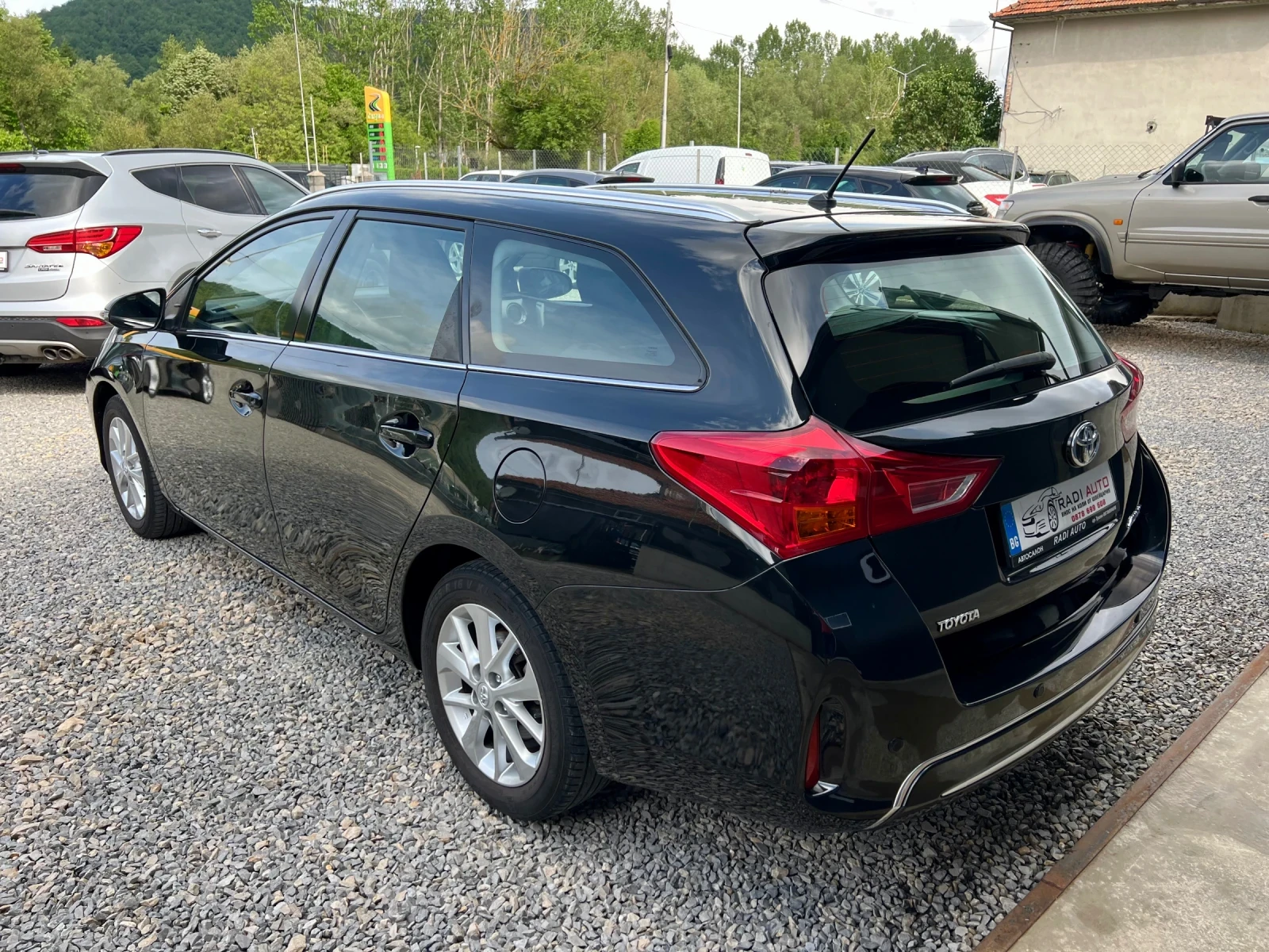 Toyota Auris 1.6i Бензин ШВЕЙЦАРИЯ, снимка 4 - Автомобили и джипове - 54786452