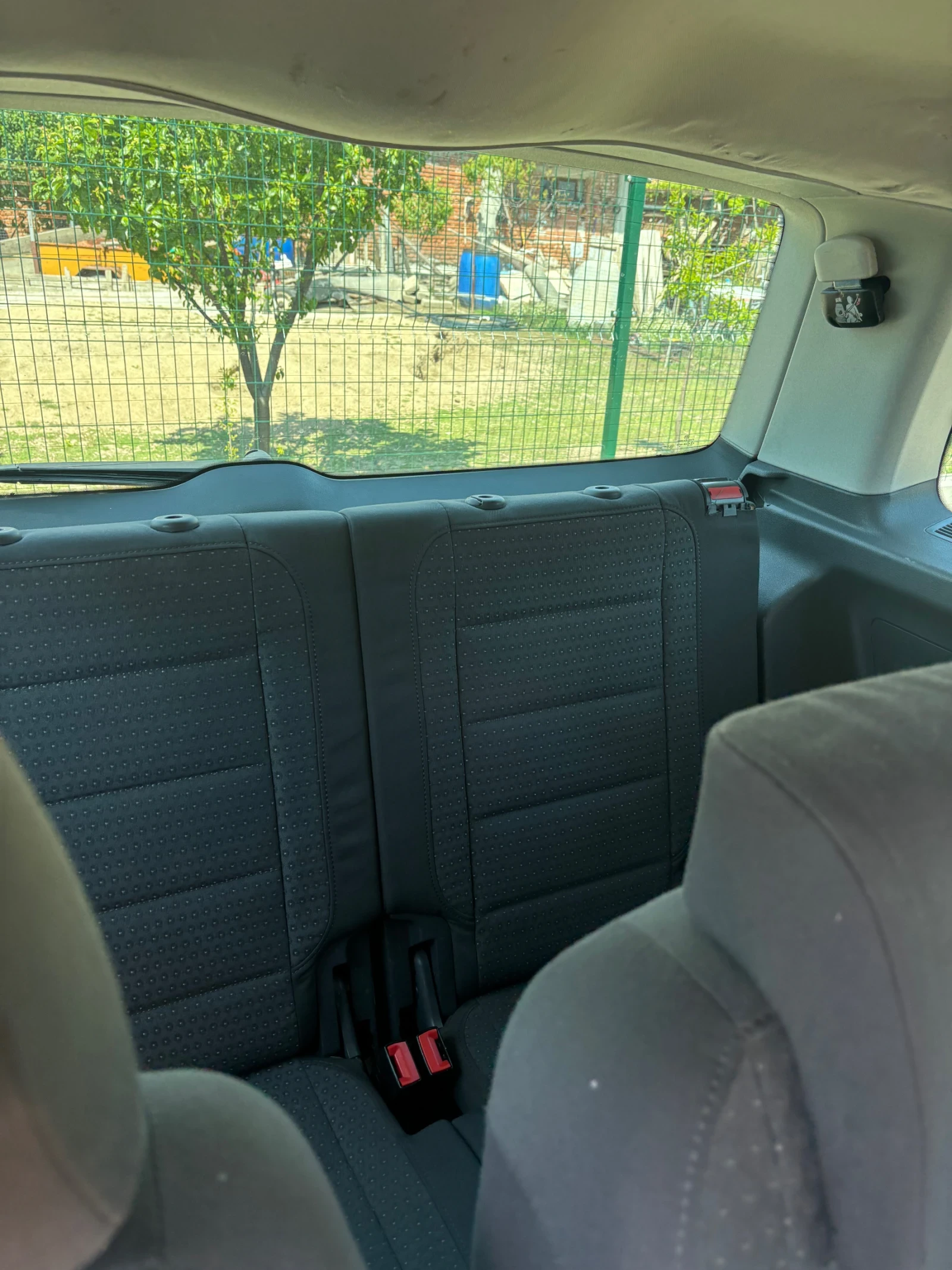 VW Touran 7 МЕСТА, снимка 5 - Автомобили и джипове - 54809781