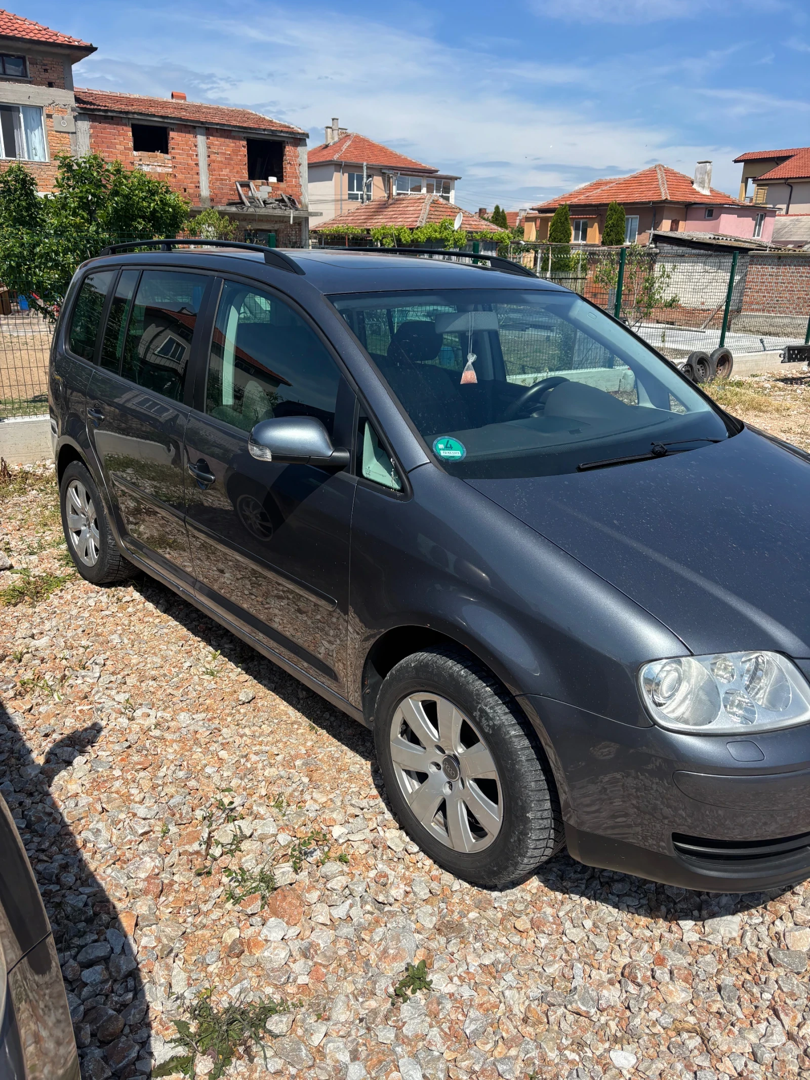 VW Touran 7 МЕСТА, снимка 3 - Автомобили и джипове - 54809781